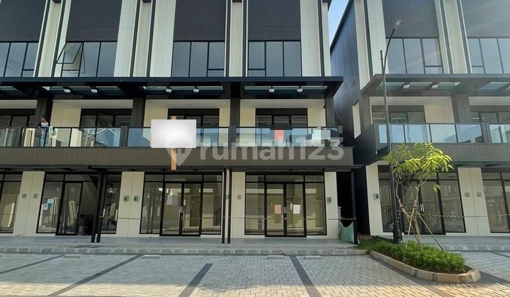 For Rent: Nice 3-Storey Strategic Shop House, Suitable for Business and Office For Rent: Nice 3-Storey Strategic Shop House, Suitable for Business and Office