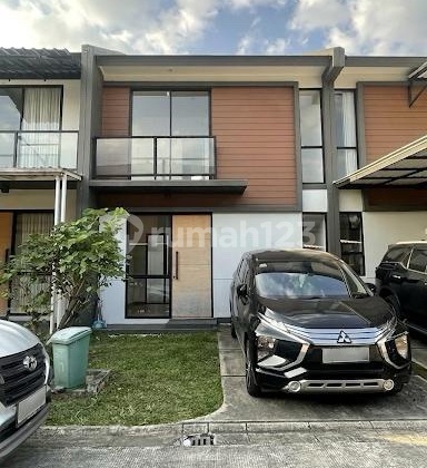 Prime Residence in Lippo Village, Strategically Located, Comfortable, Close to Toll Road Access