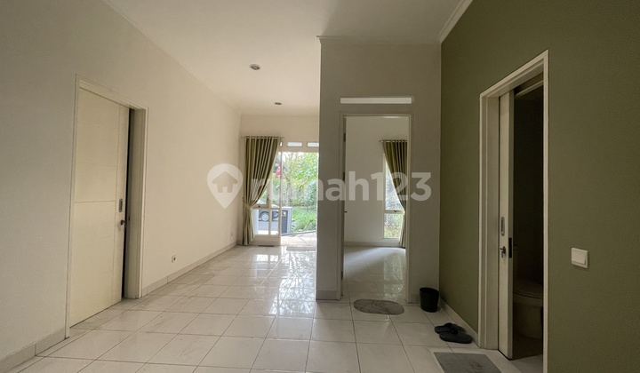 Semi-Furnished House with Complete Facilities, Comfortable for the Family