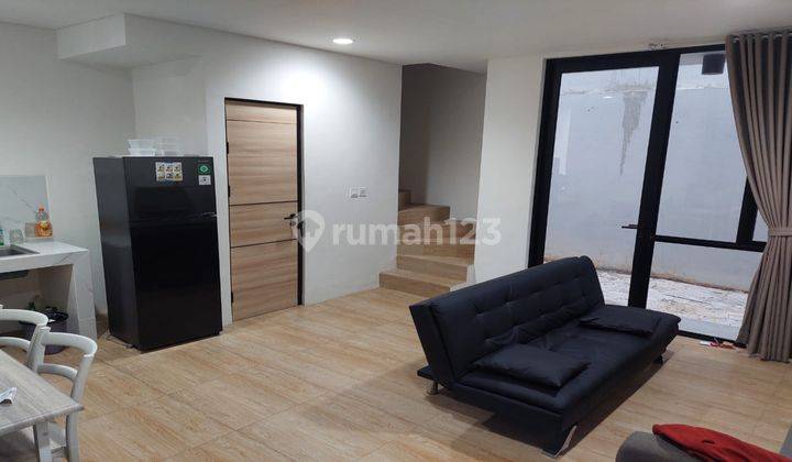 Disewa Rumah 2 Lantai Bagus Bersih Semi Furnished Dekat Kampus  2