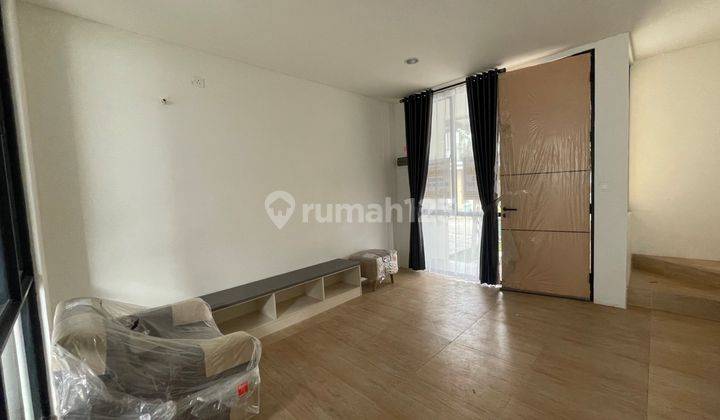  Rumah Bagus 2 Lantai Bersih Semi Furnished Dan Sudah Renovasi 2