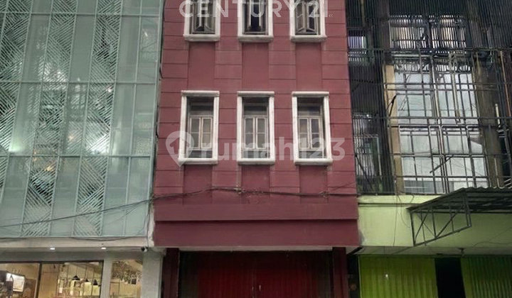 Ready-to-Use Strategic Boulevard Shop House, Suitable for Office