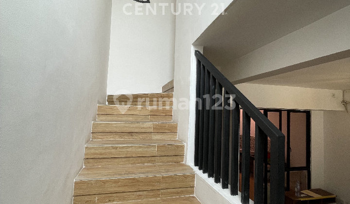 Rumah Bagus 2 Lantai Strategis Nyaman Dekat Kampus Uph dan Tol 10