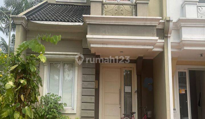 Rumah Cantik Semi Furnished Bersih Dan Rapi  1