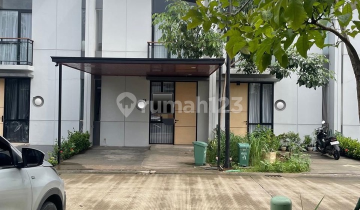 Nice House Semi Furnished Strategic Location Near UPH Campus and Mall. Nice House Semi Furnished Strategic Location Near UPH Campus and Mall.