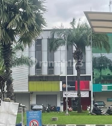 Ready-to-Use Strategic Shop House in Banking and Office Center Ready-to-Use Strategic Shop House in Banking and Office Center