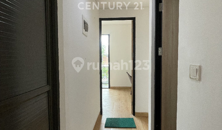 Rumah Bagus 2 Lantai Strategis Nyaman Dekat Kampus Uph dan Tol 6