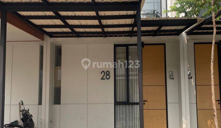 Rumah Bagus 2 Lantai Semi Furnished Bersih Dan Rapi  2