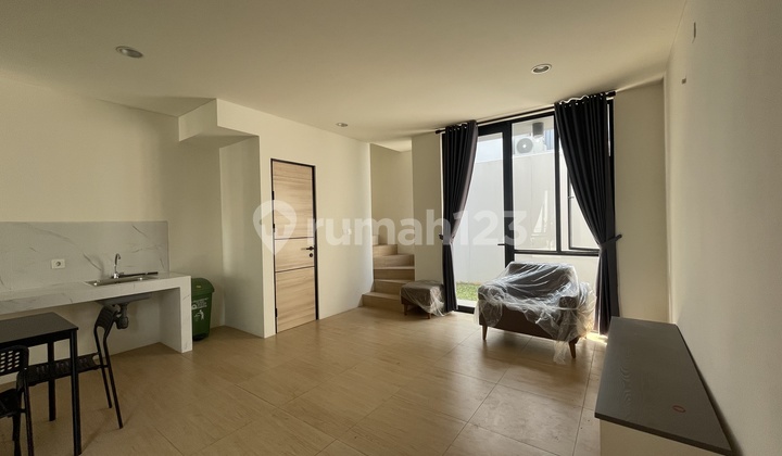 Nice Semi-Furnished House, Strategic, Comfortable, Near UPH Campus. 2