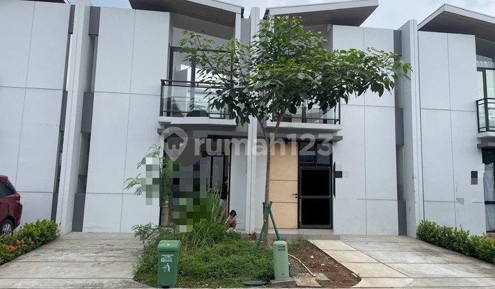 Nice and Comfortable House with Complete Facilities, Suitable for Students. Nice and Comfortable House with Complete Facilities, Suitable for Students.