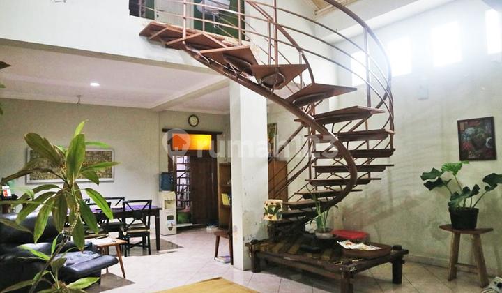 Hot Deal! 2-Storey House Just a Step Away from Semer Kerobokan Main Road, Flood-Free, Freehold Title Hot Deal! 2-Storey House Just a Step Away from Semer Kerobokan Main Road, Flood-Free, Freehold Title