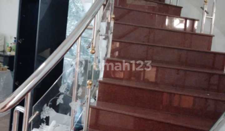 Rumah 4 Lantai Siap Huni Samping Mall di pekunden 2