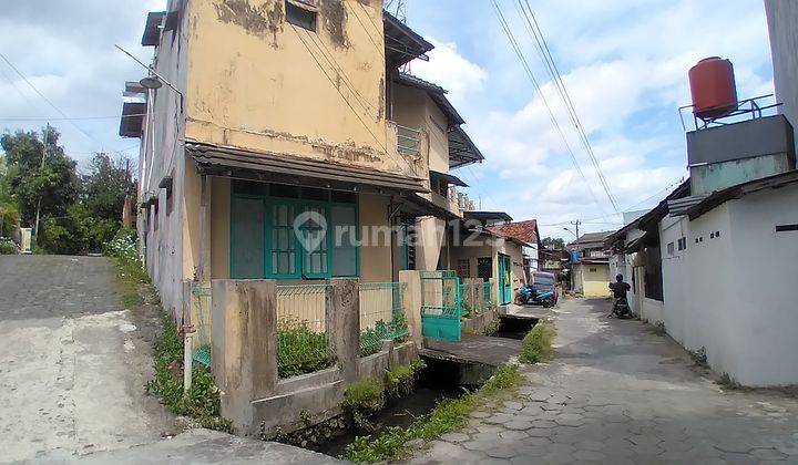 Rumah 2 lantai dekat jl. Gedong Kuning cocok untuk kost 2