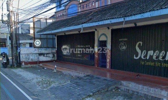 Ruko di pinggir ringroad utara dekat kampus UPN 2