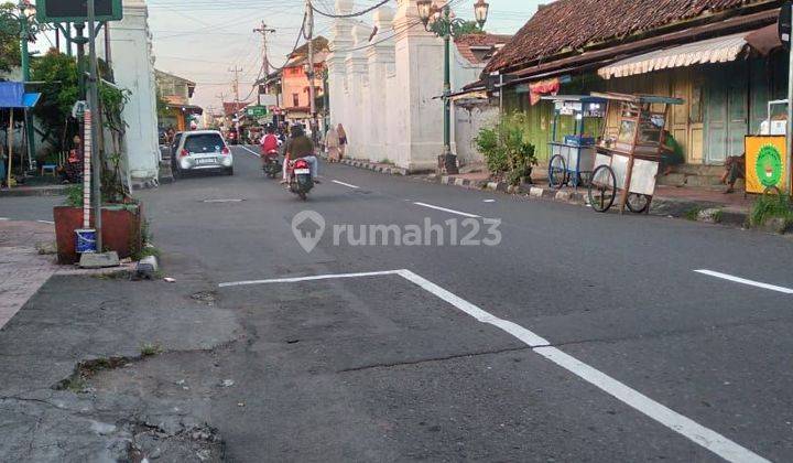 Tanah dalam beteng kraton cocok untuk usaha 1