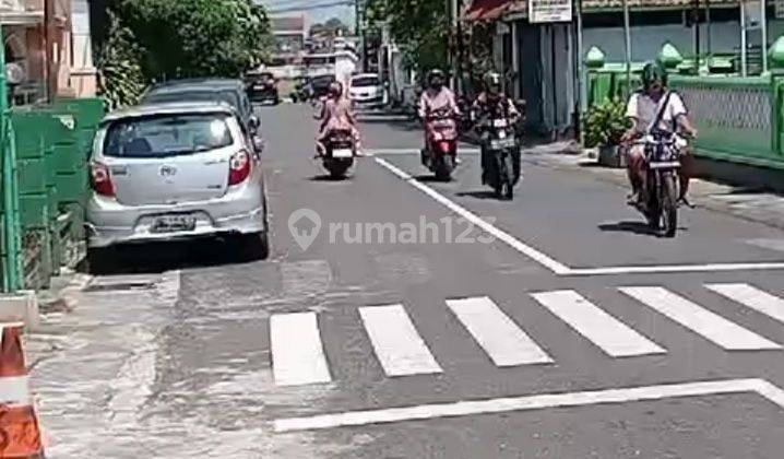 Rumah klasik dalam beteng kraton halaman luas 1