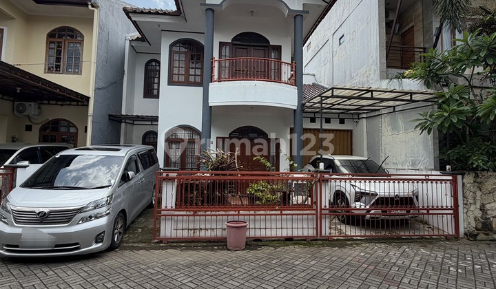 Luxury House for Rent Fully Furnished with Swimming Pool in a Gated Community Near UGM Campus Luxury House for Rent Fully Furnished with Swimming Pool in a Gated Community Near UGM Campus