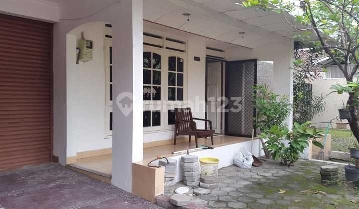 For Rent House Inside Beteng Kraton Suitable for Office, Residence, and Homestay