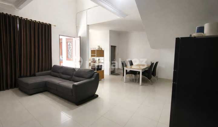 Dijual Rumah Mewah Fully Furnished Ada Kolam Renang Dalam Perumahan One Gate Dekat Kampus Ugm