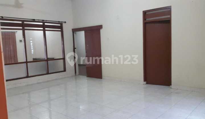 For Rent House Inside Beteng Kraton Suitable for Office, Residence, and Homestay