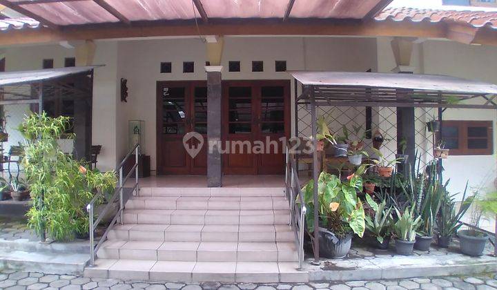 Disewakan Rumah 2 Lantai Full Furnish Dekat Pakuwon Mall 2