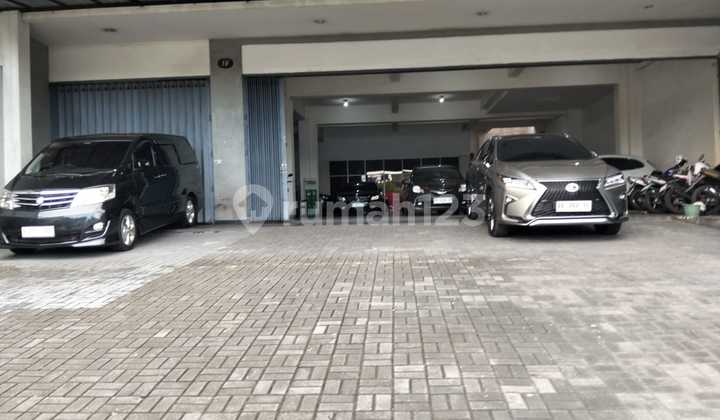 Dijual Ruang Usaha (Showroom Mobil) dan Rumah Tinggal, Cocok untuk Kantor dan Berbagai Bisnis