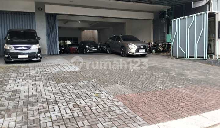Dijual Ruang Usaha (Showroom Mobil) dan Rumah Tinggal, Cocok untuk Kantor dan Berbagai Bisnis Dijual Ruang Usaha (Showroom Mobil) dan Rumah Tinggal, Cocok untuk Kantor dan Berbagai Bisnis