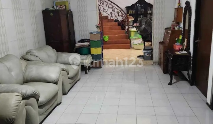 Spacious House Many Rooms Strategic Location Kendangsari Near Rsia Royal Plaza Waru 2
