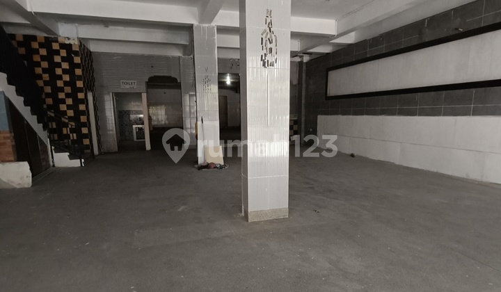 3-Story Shophouse in Strategic Commercial Area, West Surabaya, Mayjend Sungkono, Near Wiyung Toll Road, Darmo, Menganti, Pakuwon 2