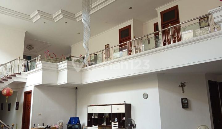 Cheapest Business House for Rent, Spacious in Surabaya Near Mayjend Sungkono Street, Hr Muhammad