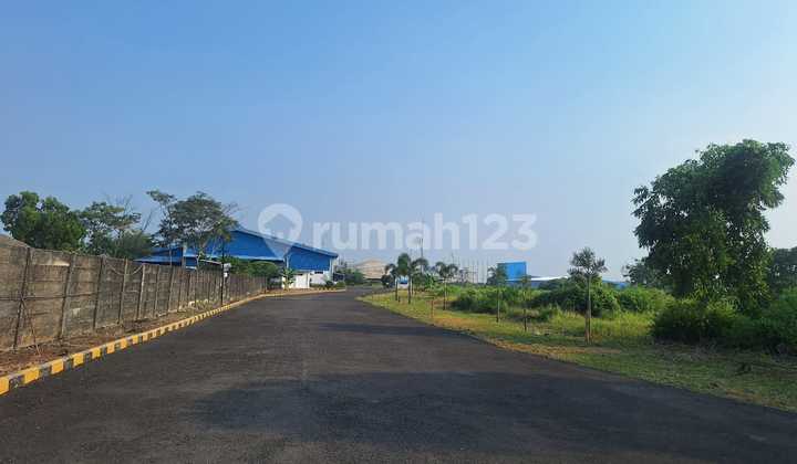 For Sale: Well-maintained factory building near toll gate.