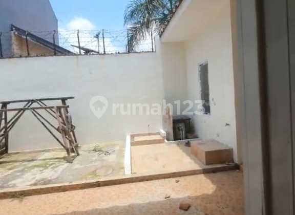 Dijual Rumah 2 Lantai di Bulevard Hijau, Harapan Indah 2