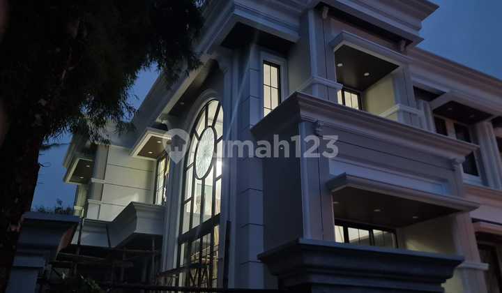 tampak depan dijual rumah 2 lantai di