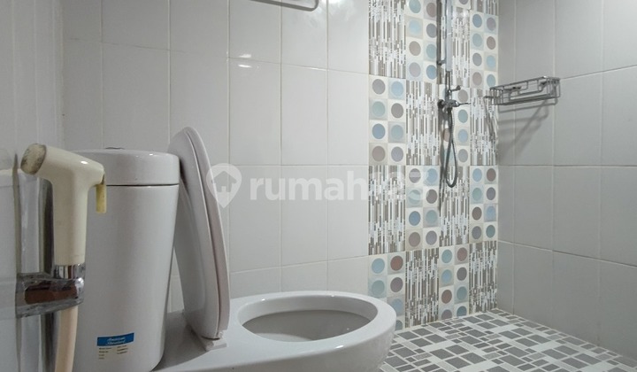 11-Meter Wide Hook House in Sunter Agung, North Jakarta 2