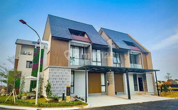 Rumah 2 lt di Summarecon Crown Gading dekat Harapan Indah 1