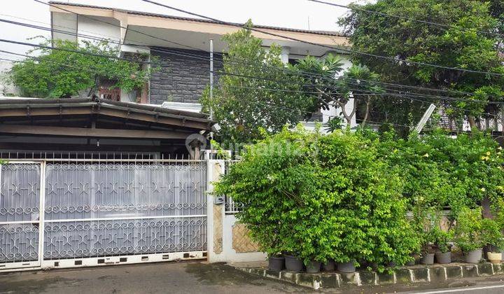 Rumah 2 Lantai Dekat Stasiun di Tebet Jakarta Selatan 1