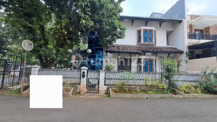 Hook House Strategic Location in Kelapa Gading, North Jakarta