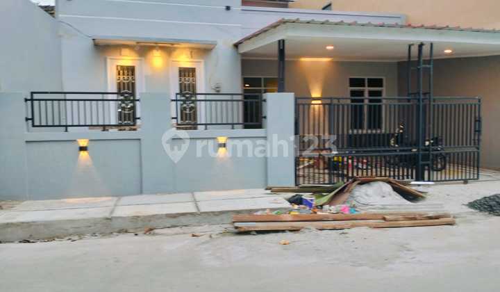 Minimalist Modern House in Taman Harapan Baru, North Bekasi