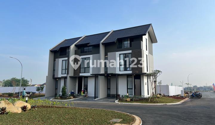 Rumah Gaya Modern Tropis View Danau di Summarecon Crown Gading 
