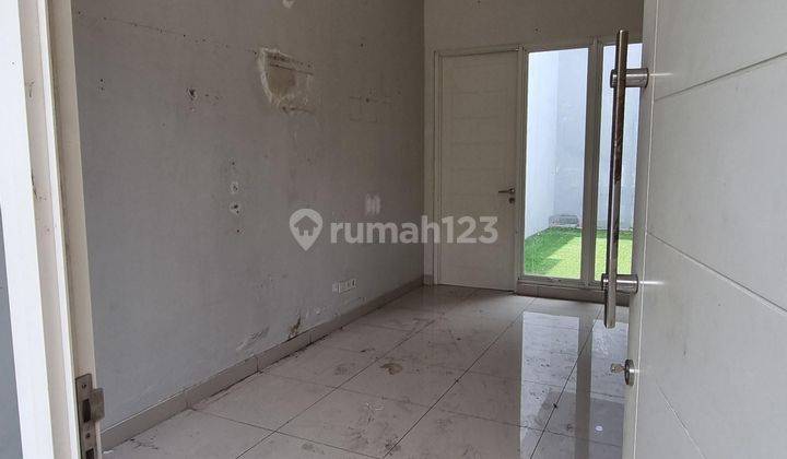 Rumah 2 Lantai di Cluster Vasana Harapan Indah Bekasi 2