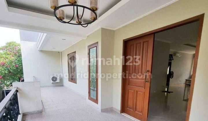 Rumah Semifurnished Yang Siap Pakai Di Lingkungan Eksklusive Di Selatan Jakarta Dan Di Lingkungan Yang Nyaman Dan Strategis Di Pondok Indah (dianmad)