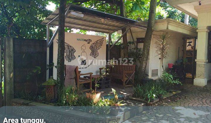 Rumah keren ada paviliun dan guest house, nyaman dan serasa di villa dengan lingkungan yang tenang di Cinere depok 2