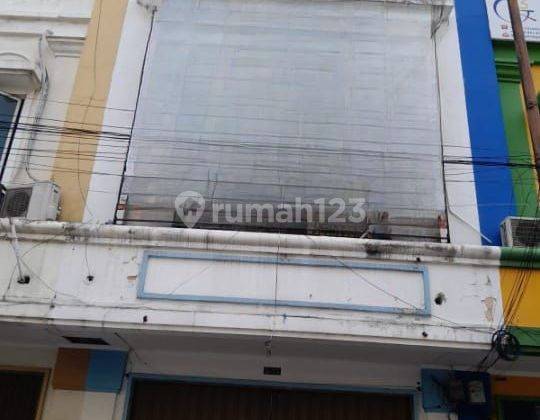 Ruko 3 lantai siap pakai di kompleks ruko dekat jalan raya di Ruko Golden Madrid bsd 1