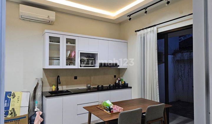 Rumah Furnished siap pakai di lokasi strategis dekat kampus di Icon BSD 2