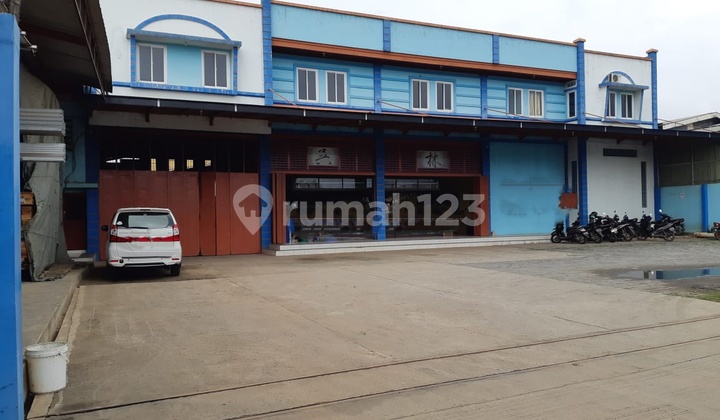 Warehouse by the Road in a Highly Strategic Location in Cisauk, Also Accessible by 40-Foot Containers. Easily Reachable by Any Vehicle. Warehouse by the Road in a Highly Strategic Location in Cisauk, Also Accessible by 40-Foot Containers. Easily Reachable by Any Vehicle.