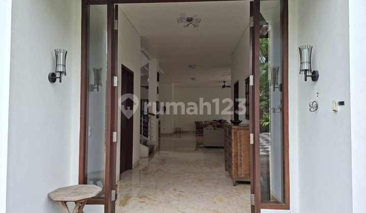 Luxury House in a Premium Location with a Comfortable and Quiet Environment, Also Close to the Highway and Other Access Points in The Green BSD (Rimad) 2
