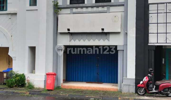 Two-Story Shop House in a Strategic Location, Easily Accessible by Public Transport and Close to the Toll Road, Suitable for Offices or Course Centers at Golden Road Shop House, BSD (Rimad). Two-Story Shop House in a Strategic Location, Easily Accessible by Public Transport and Close to the Toll Road, Suitable for Offices or Course Centers at Golden Road Shop House, BSD (Rimad).