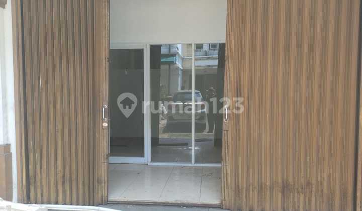 3.5-Story Shophouse in Golden Madrid BSD, Suitable for Office & Course Venue