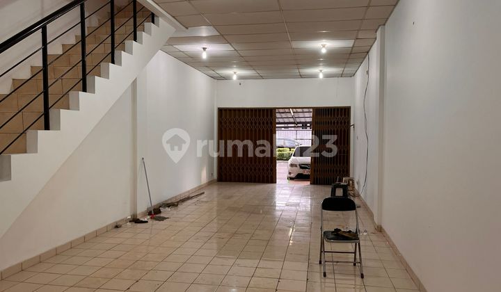 Ready-to-Use 3-Story Shop House Near Main Road in a Strategic Location Close to Schools, Offices, Malls, and Other Facilities at Golden Boulevard BSD Shop House (Julmad) 1