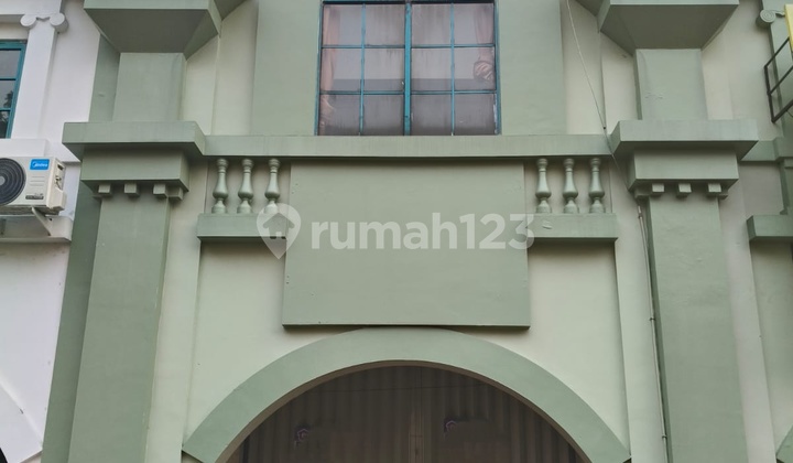 Two-story shophouse suitable for office and located in a strategic location at Golden Road Shophouse BSD (Rimad).